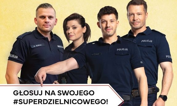 plakat informacyjny przedstawiający policjanta i aktorów  w kostiumach policyjnych