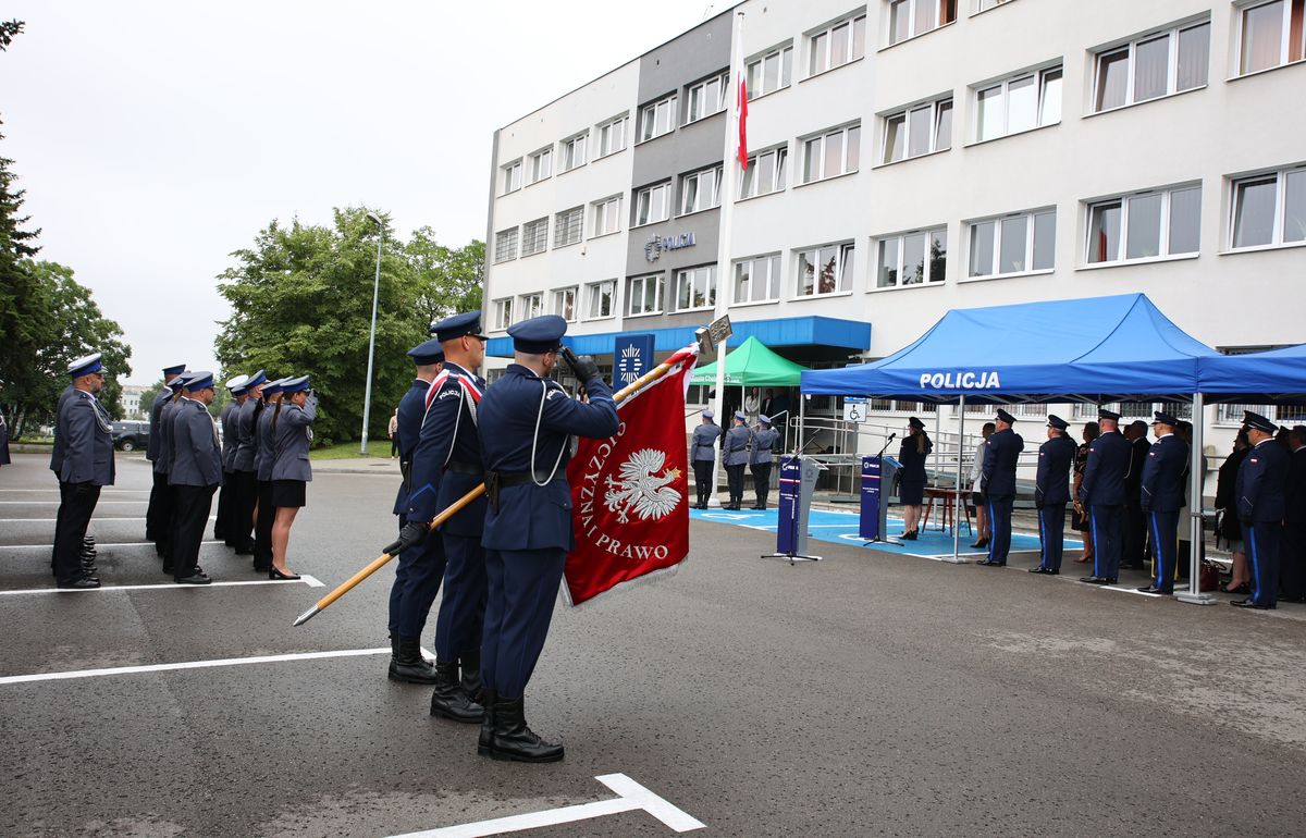 Moment podniesienia flagi państwowej