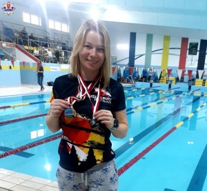 Policjantka z medalami