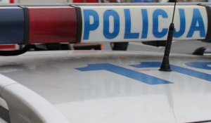 Napis Policja na dachu radiowozu