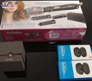 Pudełka z zawartością przesyłek