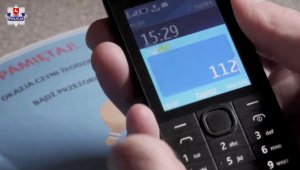 Telefon komórkowy trzymany w dłoni