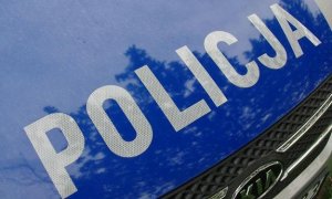Napis Policja na radiowozie