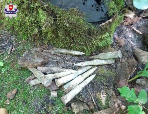 Znaleziona amunicja leżąca na ziemi