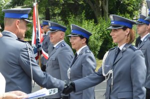 Komendant Miejski Policji w Chełmie wręcza akty mianowania