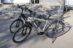 stojące dwa rowery