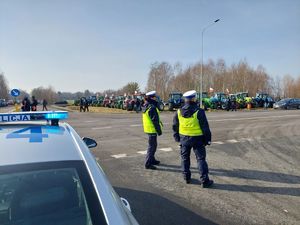 policjanci na proteście rolników