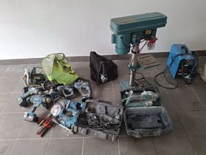 Odzyskane przez policjantów elektronarzędzia.