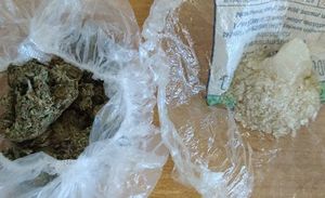 Zdjęcia przedstawiające zabezpieczone środki odurzające