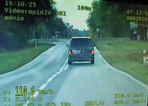 Skan nagrania wykroczenia przez kierującego samochodem z videorejestratora.