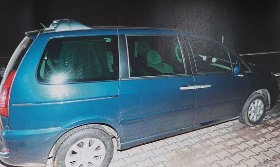 Zabezpieczony przez policjantów samochód.