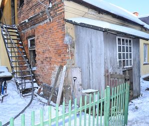 zdjęcie przedstawiające budynek, w którym doszło do pożaru