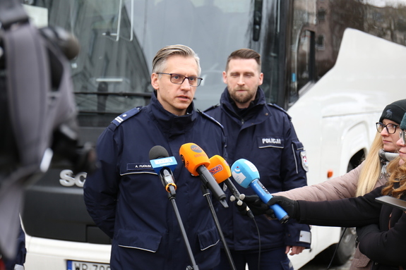 Policjanci podczas konferencji prasowej