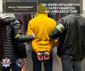 Policjanci z zatrzymanym mężczyzną