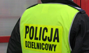 żółta kamizelka policyjna z napisem Policja Dzielnicowy