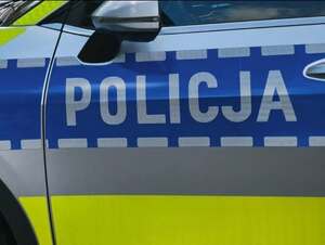 Zdjęcie przedstawiające policyjny radiowóz