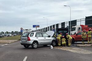 Uszkodzone samochody na jezdni