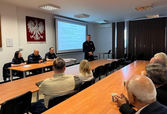 Pan Komendant wita uczestników spotkania.