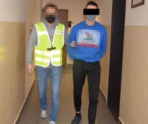 Policjant z zatrzymanym